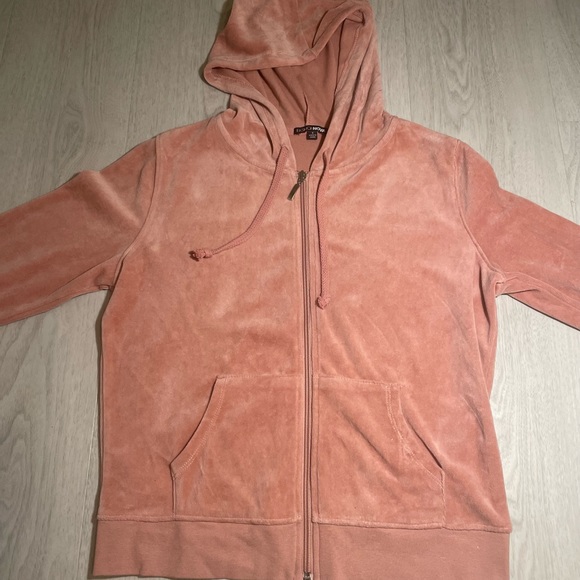 Woman’s dusty pink set. - Picture 2 of 9